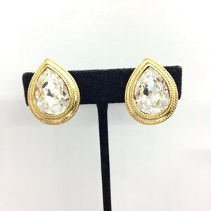 VINTAGE 80S CLIP ON EARRINGS GOLD TONE CRYSTAL TEARDROP MOGUL REGAL RUNWAY